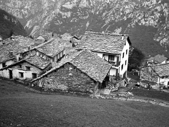 Fondo Carlo Tancredi Olmo Valle del Drogo SO 1981 18 scaled