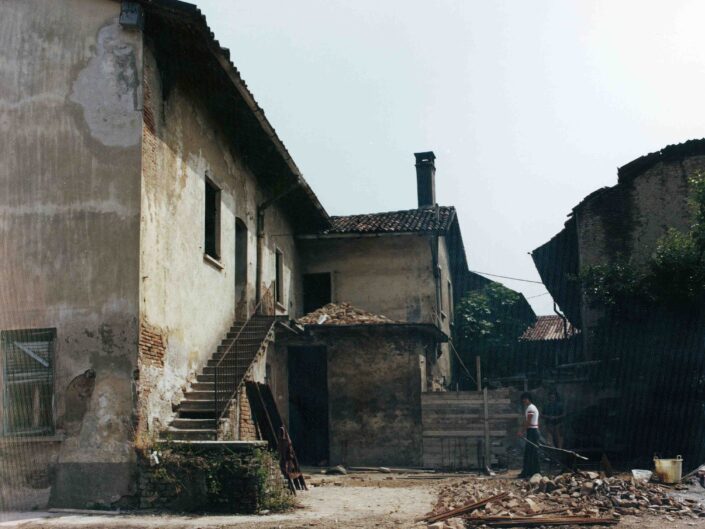 Fondo Archivio Storico Castellanza case ex Mezzanzanica cortile interno e negozio panifico 1977 1 scaled