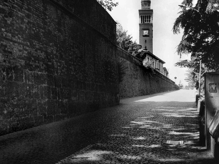 Fondo Afi - Castellanza - Costalunga - Sulloo sfondo il campanile della chiesa di san Giulio - Foto Claudio Argentiero - 1995