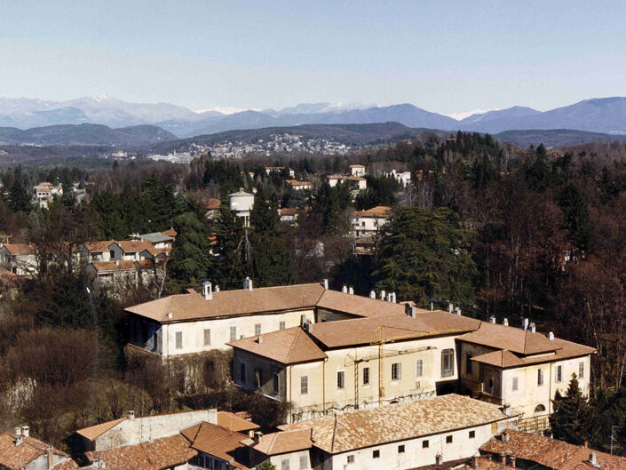 Fondo Afi - Somma Lombardo - Il complesso di Villa Dolci visto dal campanile della Chiesa di sant'Agnese - Foto Claudio Argentiero - 1989