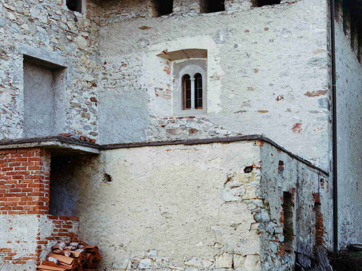 Fondo Afi - Mombello - Chiesetta romanica di Santa Maria di Corte (Sec. XI) - Foto Franco Rinaldin - 1990