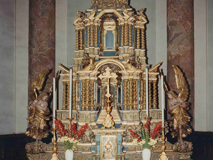 Fondo Afi - Casorate Sempione - Chiesa di santa Maria Assunta (1637) - Altare maggiore- Foto Claudio Argentiero - 1990