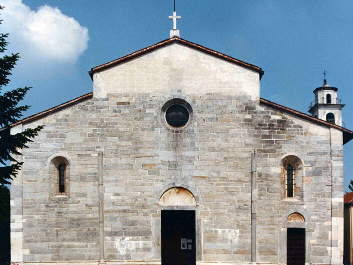 Fondo Afi - Brebbia - Chiesa dei Santi Pietro e Paolo -Edifico romanico (Sec. XI) - Foto Franco Rinaldin - 1990 romanico sec XI Foto Franco Rinaldin 1990