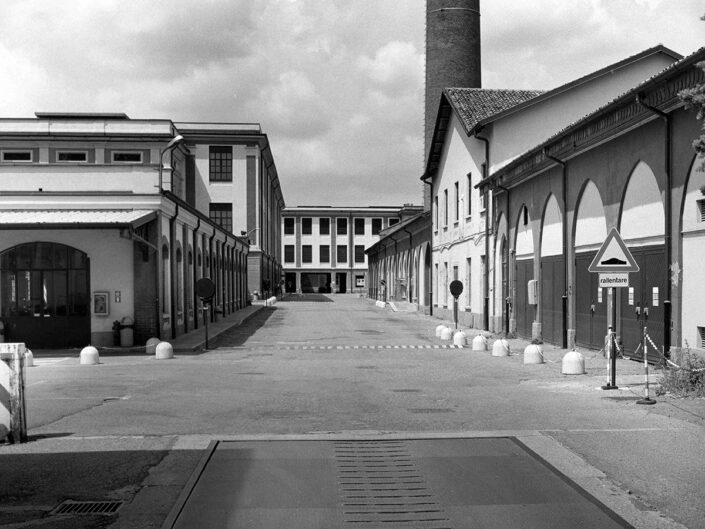 Fondo Afi - Castellanza - Edificio industriale ex Cantoni oggi sede dell'Università LIUC - Foto Claudio Argentiero - 1995