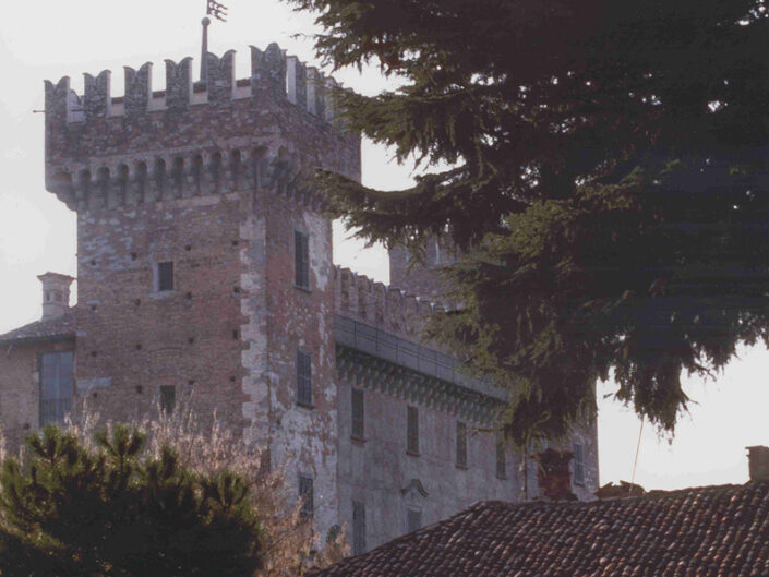 Fondo Afi - Cislago - Castello Castelbarco ( Sec. XIV) - Foto Roberto Bosio - 1991