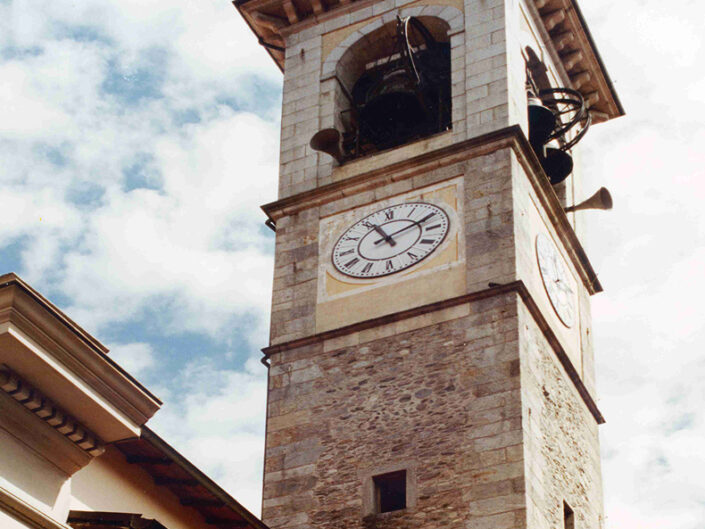 Fondo Afi - Luino - Chiesa dei santi Pietro e Paolo (Sec. XVI) - Torre campanaria - Foto Saverio Fantacuzzi