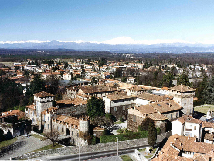 Fondo Afi - Somma Lombardo - Castello Visconteo (Sec. XI) - Veduta dall'alto - Foto Claudio Argentiero - 1990