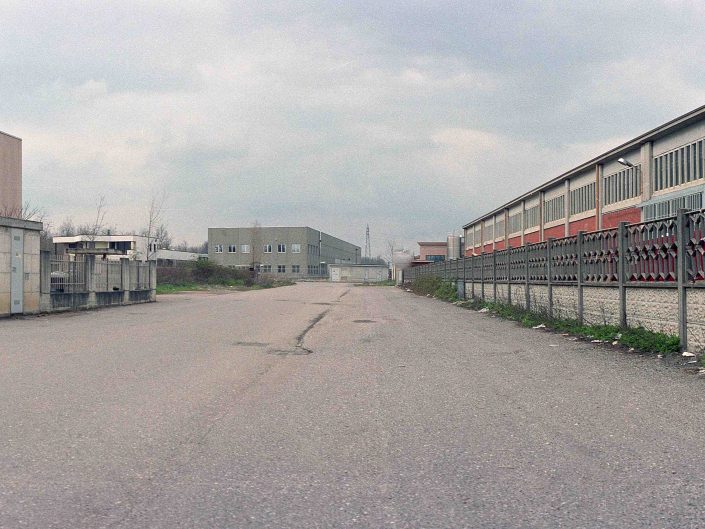 Fondo Architetture civili, religiose e industriali in Provincia di Varese - Tradate - Nuova area industriale - aprile 2000 - Foto Claudio Argentiero