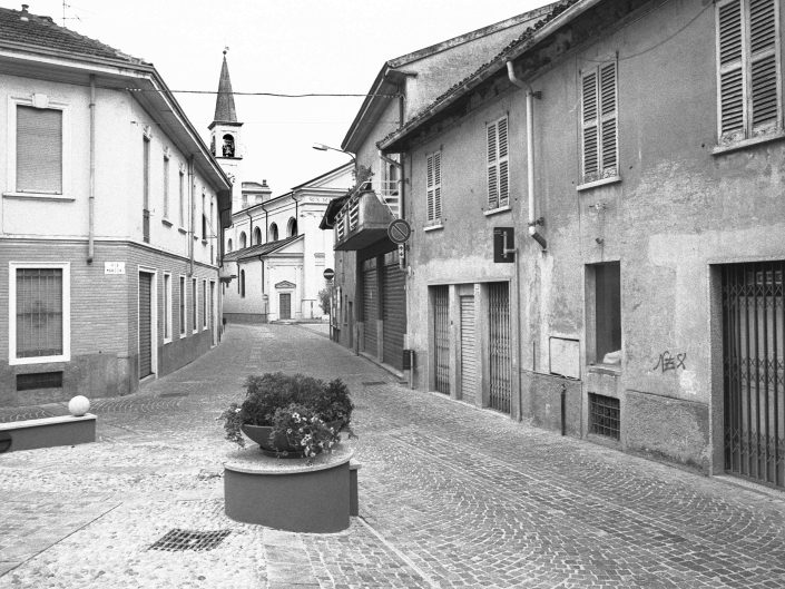 Fondo Architetture civili, religiose e industriali in Provincia di Varese - Ferno - Via Roma - agosto 1999 - Foto Claudio Argentiero