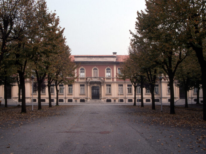 Fondo Virgilio Carnisio - Seregno: il volto di una città - Via Cavour - Scuola Cadorna - Settembre 1989