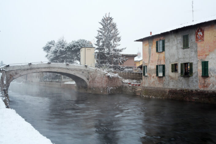 Fondo AFI - Alto Milanese - Bernate Ticino - Naviglio Grande da via Alzaia - 2009 - Foto Claudio Argentiero