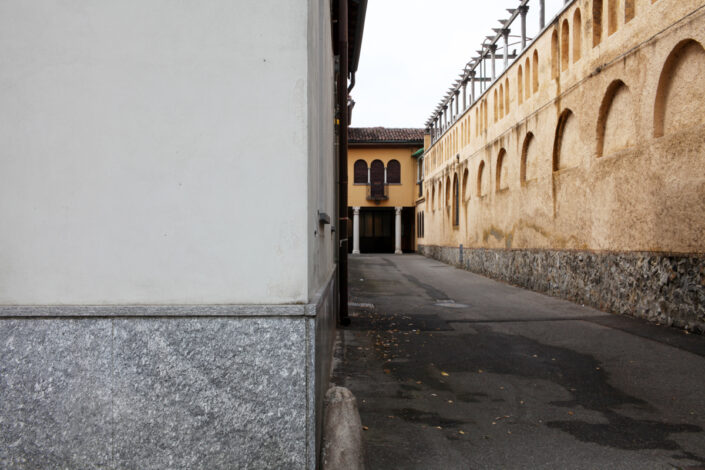 Fondo AFI - Alto Milanese - Castano Primo - Vicolo in piazza Garibaldi - 2016 - Foto Roberto Bosio