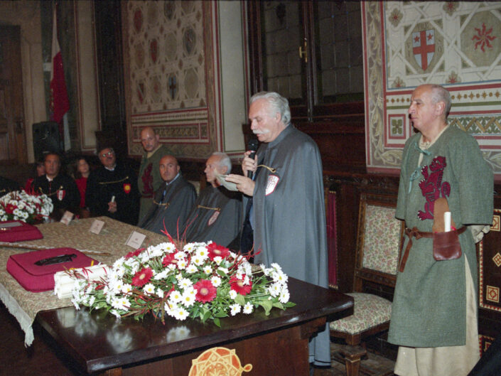 Fondo Claudio Rossini - Legnano - Palio - Investitura dei Capitani presso la Sala Consiliare - 2004