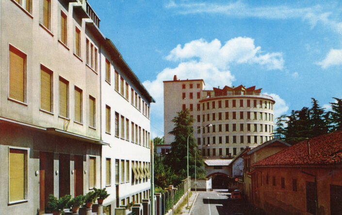 Fondo famiglie Baita Moroni De Mattei - Castellanza - Casa di cura Mater Domini -Istituto Maria Ausiliatrice (a sinistra) - Cartolina