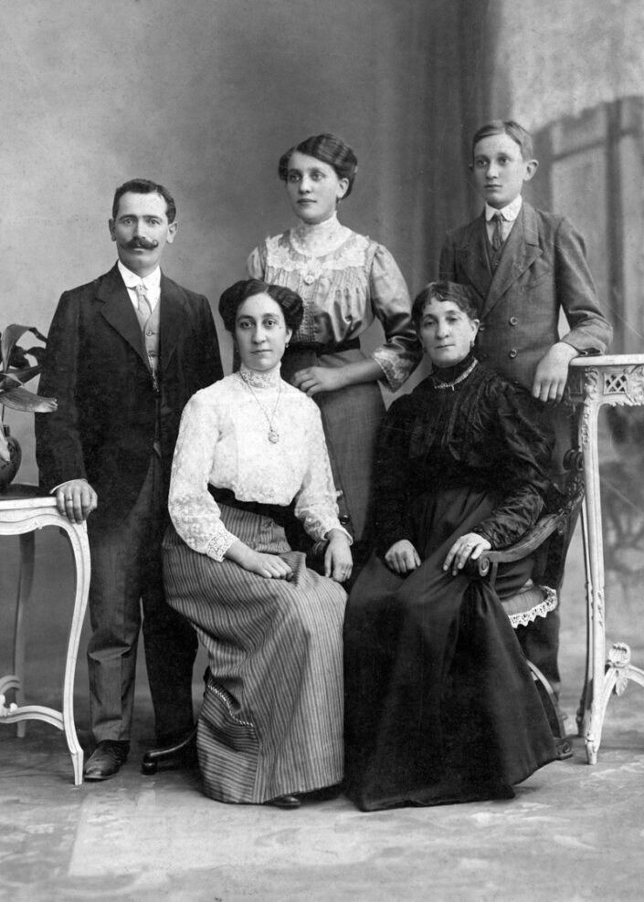 Fondo famiglie Baita Moroni De Mattei - Baita Manuele (padre) - Albasio Delfina (madre) - Luigia, Rosa e Umberto (figli)