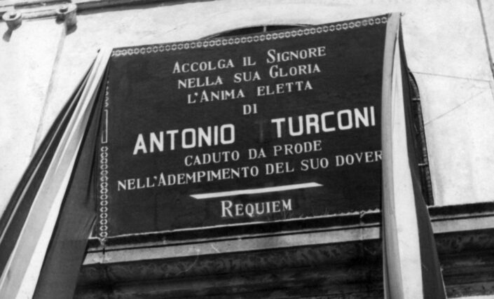 Fondo ANPI Solbiate Olona - Funerale del partigiano Antonio Turconi (15/05/1921-27/04/1945)