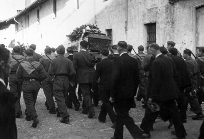 Fondo ANPI Solbiate Olona - Funerale del partigiano Antonio Turconi (15/05/1921-27/04/1945)