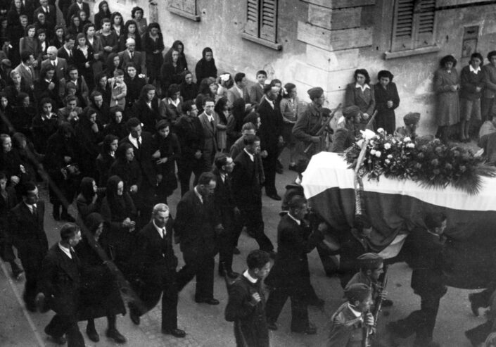 Fondo ANPI Solbiate Olona - Funerale del partigiano Antonio Turconi (15/05/1921-27/04/1945)