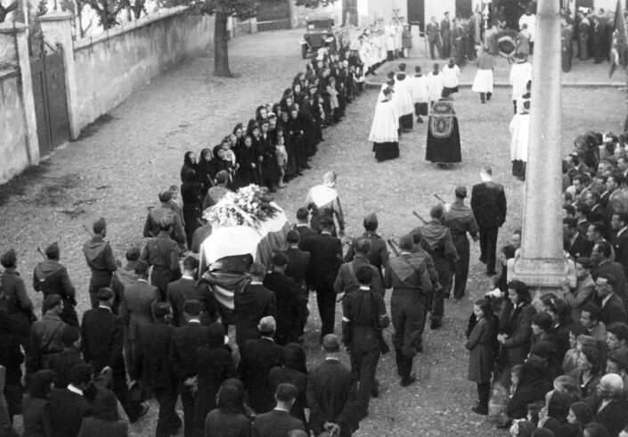 Fondo ANPI Solbiate Olona - Funerale del partigiano Antonio Turconi (15/05/1921-27/04/1945)