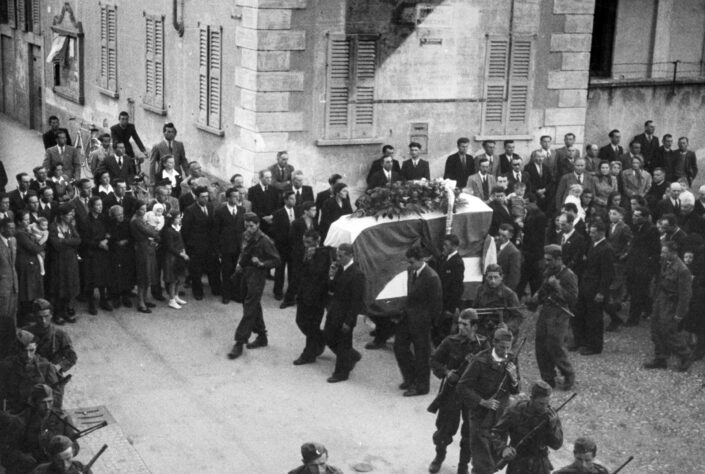 Fondo ANPI Solbiate Olona - Funerale del partigiano Antonio Turconi (15/05/1921-27/04/1945)