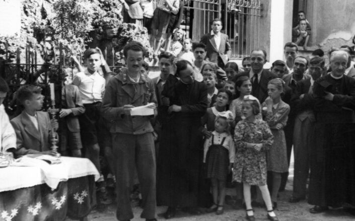 Fondo ANPI Castellanza - Partigiani di Castellanza - Oratorio San Giuseppe - In primo piano al centro : Antonio Buzzi e don Carlo Pozzi